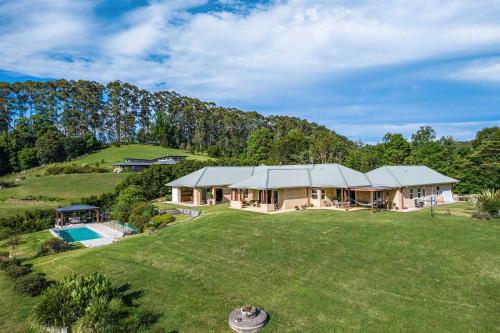 Garden, A PERFECT STAY - Byron Vale in Coorabell Creek
