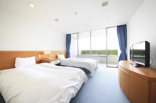 TOTO Seawind Awaji Set in a prime location of Hyogo, TOTO Seawind Awaji puts everything the city has to offer just outside your doorstep. Both business travelers and tourists can enjoy the hotels facilities and service