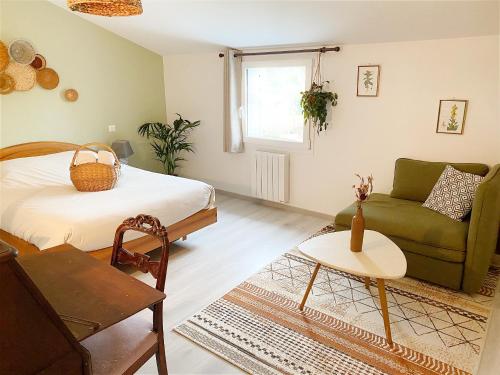 1 double bed, 1 twin bed