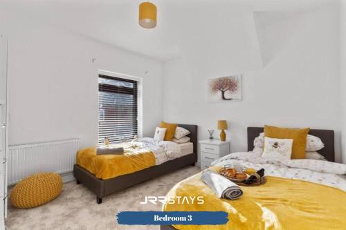 JRR Stays - Burton Upon Trent - 43Min Alton Towers