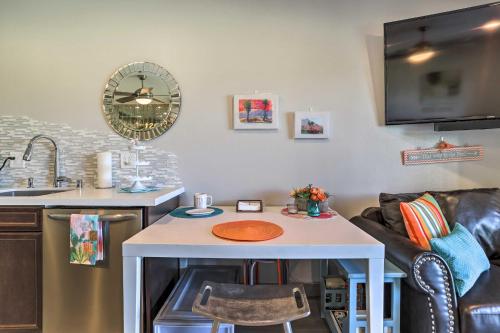 Palm Desert Studio Condo with Pool and Hot Tub Access! in Palm Desert, USA