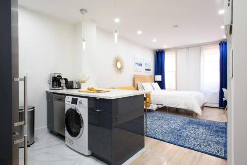 1597-5 New Studio Prime UES W D in unit in New York, USA