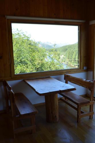 Apkārtne, BH-Meliquina, Colgantes al Río (BH-Meliquina, Colgantes al Rio) in Villa Lago Meliquina