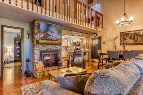 Cozy Cabin with Mtn Views - 5 Miles to SkyLift Park! - image 11