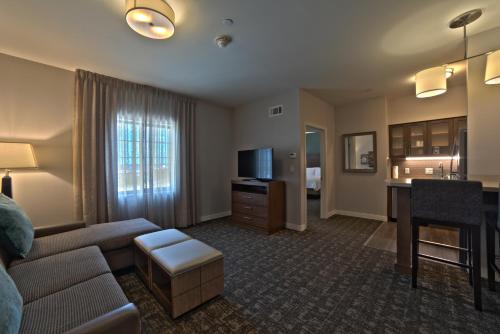 Staybridge Suites Houston - Humble Beltway 8 E, an IHG Hotel