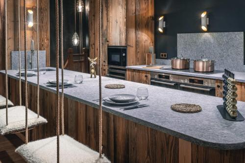 Kitchen, Le Chalet des Amis - Meribel - piscine, cine, salle de jeux in Meribel