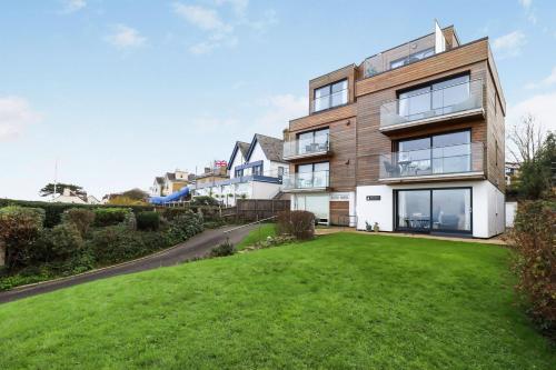 Seafront Quay West Apartments