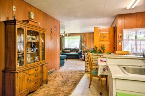 Bright Springer House with Hammock and Orchard Views! in Springer, USA