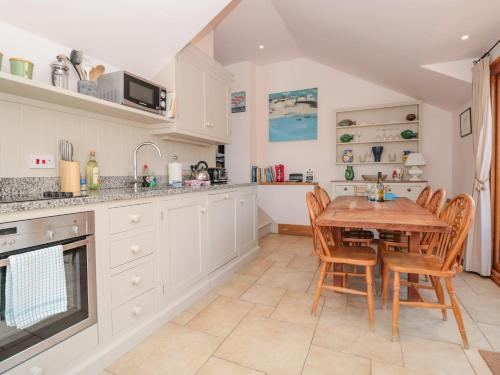 Exterior view, Kipper Lodge in Dartmouth