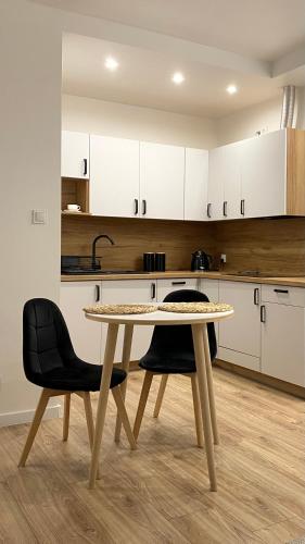 Nowoczesny Apartament w Dzierżoniowie - parter - balkon - pokój + sypialnia