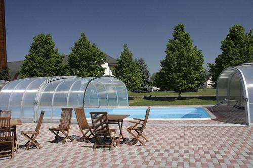 Swimming pool, Hotel Ovit in Keszthely