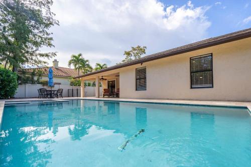 Entire Residential Home With Luxury Pool and Spa in Wellington (FL)