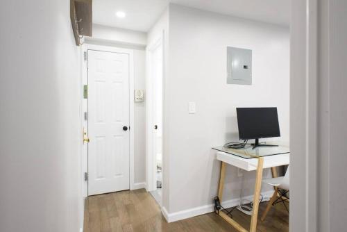 350-2A Prime gramercy Newly renovated 1BR sleeps 4, New York (photo 6)