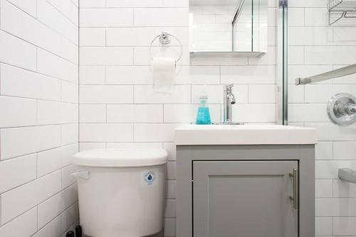 350-2A Prime gramercy Newly renovated 1BR sleeps 4, New York (photo 8)