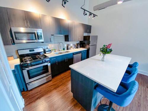 McCormick Place 3BR-2BA unit with Optional Parking - sleeps 8 - Tap to explore photos