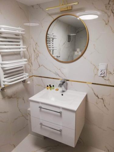 One-Bedroom Apartment image 10