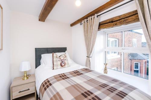 Ivy House Luxury Cheshire Cottage for relaxation. Chester Zoo·