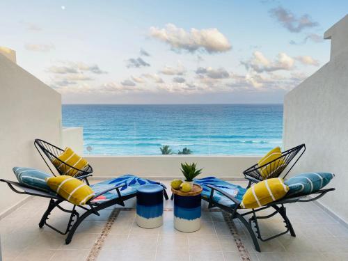 Beachfront Three-Story Coastal Penthouse, 3BR-3BA, Cancún
