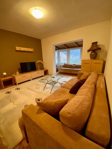 Elda Hills Apartment