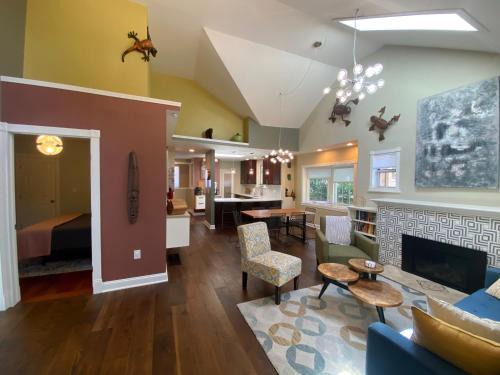 Spacious Bungalow in Sunnyside.