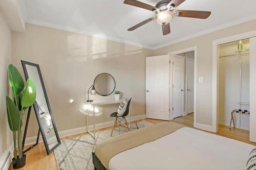 Guestroom, Charming 1BR Apartment in Arlington Heights - Salem 5C in Arlington Heights (IL)