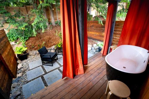 . Artbliss Hotel