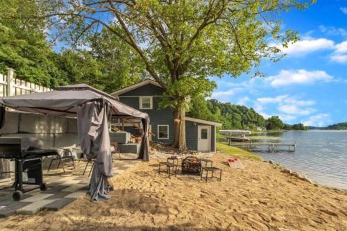 Lakefront Cottage with Private Beach and Docks!