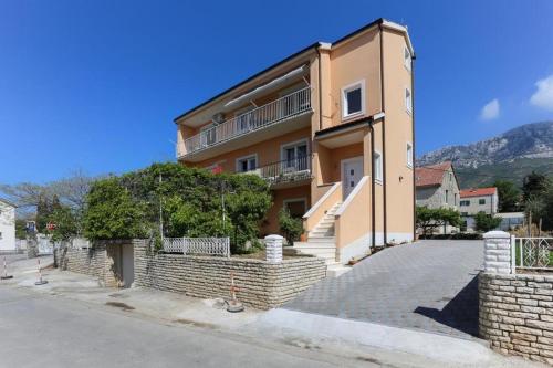 Apartments with parking space Kastel Gomilica, Kastela - 20245 – khách sạn tại Kastel Gomilica
