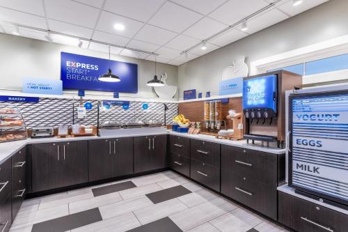 Food and beverages, Holiday Inn Express Annapolis East Kent Island By IHG in Kent Narrows (MD)