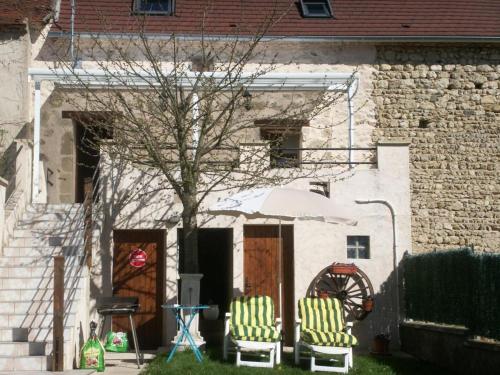 . Gîte Saint-Germain-de-Salles, 3 pièces, 4 personnes - FR-1-489-96