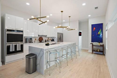 New Luxury 3 story Townhome in Trinity Groves