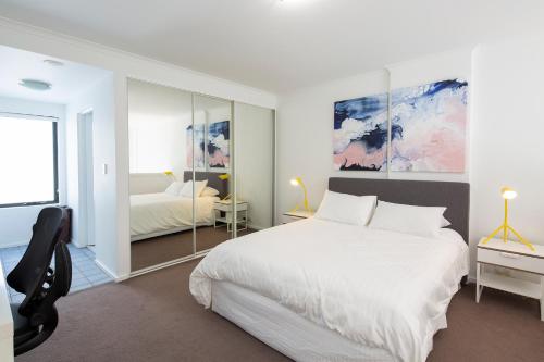 Poplar 403 Self-Catering - image 4