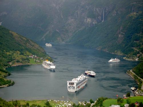 Eidsdal Camping og Feriehus