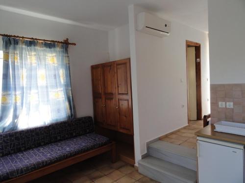 2 twin beds, 1 sofa bed