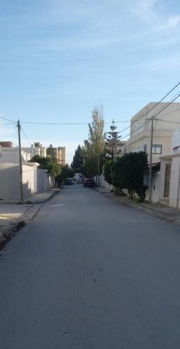 Studio, quartier calme 10 min de l'aéroport Tunis Carthage , cité la Gazelle, près du Technopark photo 2