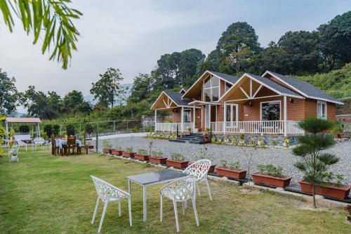 SaffronStays Cottage Glade, Dehradun - luxury wooden cottage