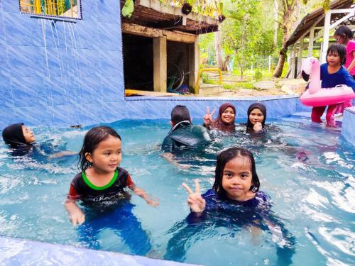. Lata Bayu Chalet - Waterfall & River with Kids Pool