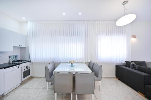 Apartment image 8