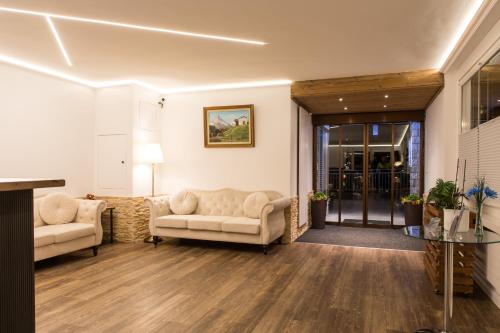 Hotel Beau Rivage - image 4