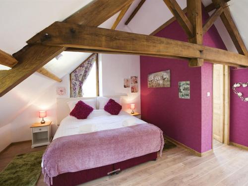 1 king bed, 2 twin beds