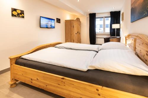 One-Bedroom Apartment image 3