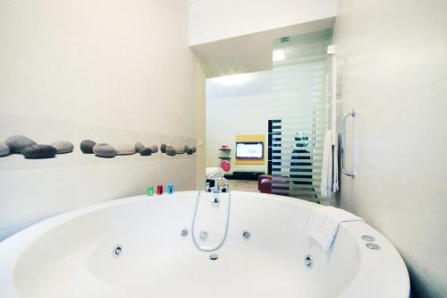 Suite Hotel Chrome in Бейрут