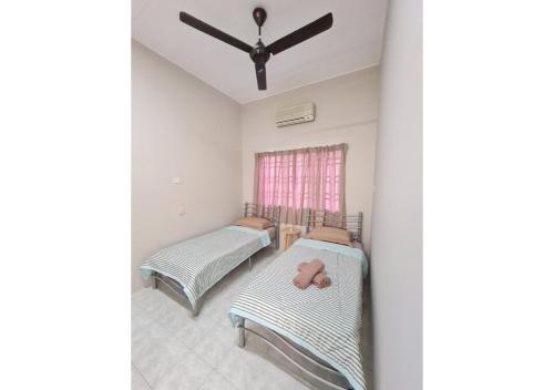 Air-home No 9 Kampung Boyan, 4BR, 9pax, Netflix Air-home No 9 Kampung Boyan, 4BR, 9pax, Netflix