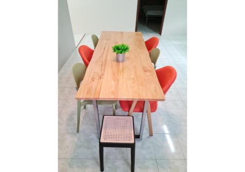 Air-home No 9 Kampung Boyan, 4BR, 9pax, Netflix Air-home No 9 Kampung Boyan, 4BR, 9pax, Netflix