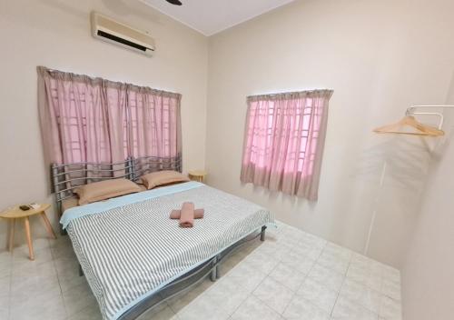 Air-home No 9 Kampung Boyan, 4BR, 9pax, Netflix Air-home No 9 Kampung Boyan, 4BR, 9pax, Netflix