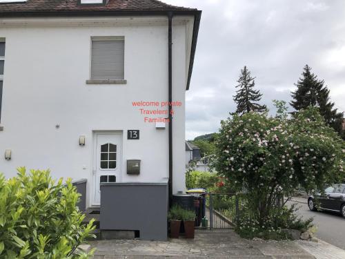 Altstadt-Nähe 7 Min Fußweg über Alte Maibrücke zu Pension mit Balkon & Garten - Ochsenfurt