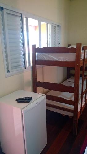 1 queen bed, 2 bunk beds