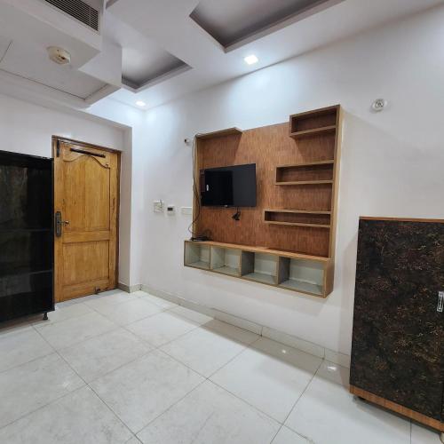 120 négyzetméteres, 3 hálószobás Apartman 1 fürdőszobával Városközponthoz közel területén (Hotel Royal Afghan) near Vörös-erőd