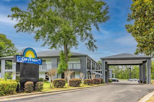 Days Inn by Wyndham Pensacola West