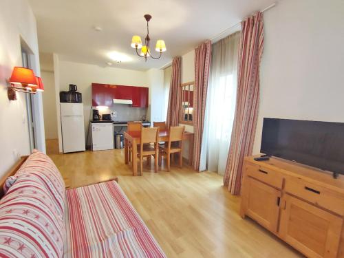 Zénitude, T3, centre Luchon, wifi, casier à skis, ascenseur, 6 personnes, Luchon (fotografie 2)